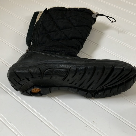 Ugg Australia Women's Quilted Snowpeak Mid Calf Winter Waterproof Boots - Picture 10 of 15